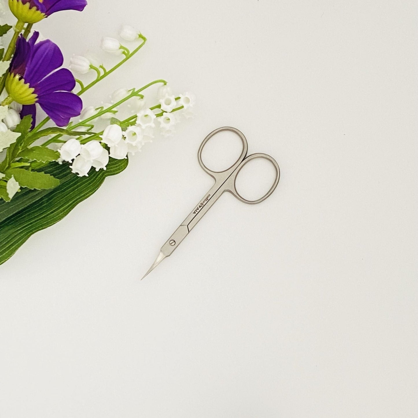 Cuticle Nail Scissors - 9.5cm Slightly Curved